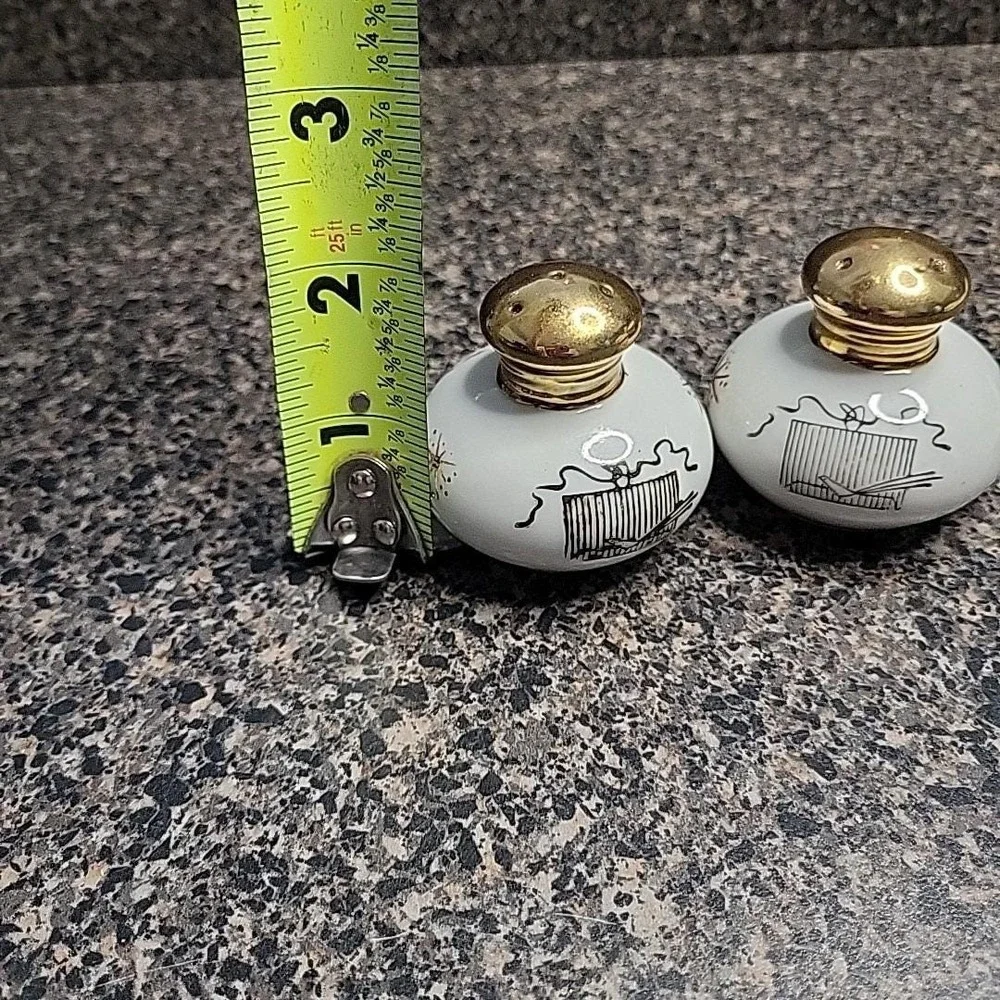 VINTAGE‎ Ucagco Gilded Birdcages Salt & Pepper Shakers JAPAN